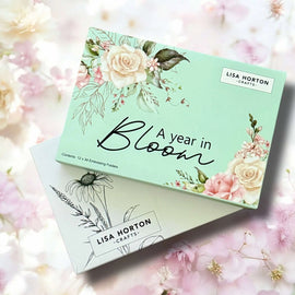 Lisa Horton - A YEAR IN BLOOM2026 Embossing Folders - 12 pz